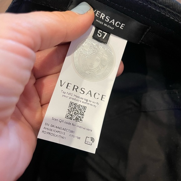 NWT Brand New Versace Black Logo Baseball Cap Women’s 57 - Picture 11 of 11